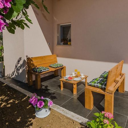 Lovely Apartment M&K In Peaceful Area - Zadar Exteriör bild