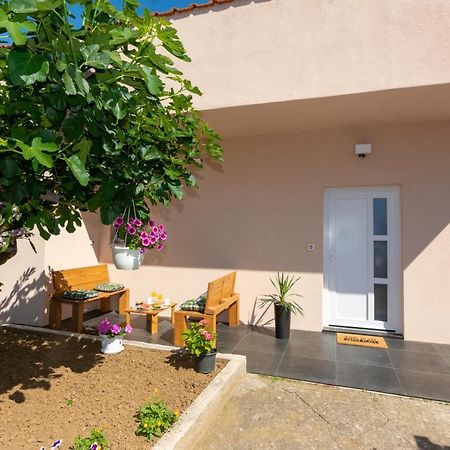 Lovely Apartment M&K In Peaceful Area - Zadar Exteriör bild
