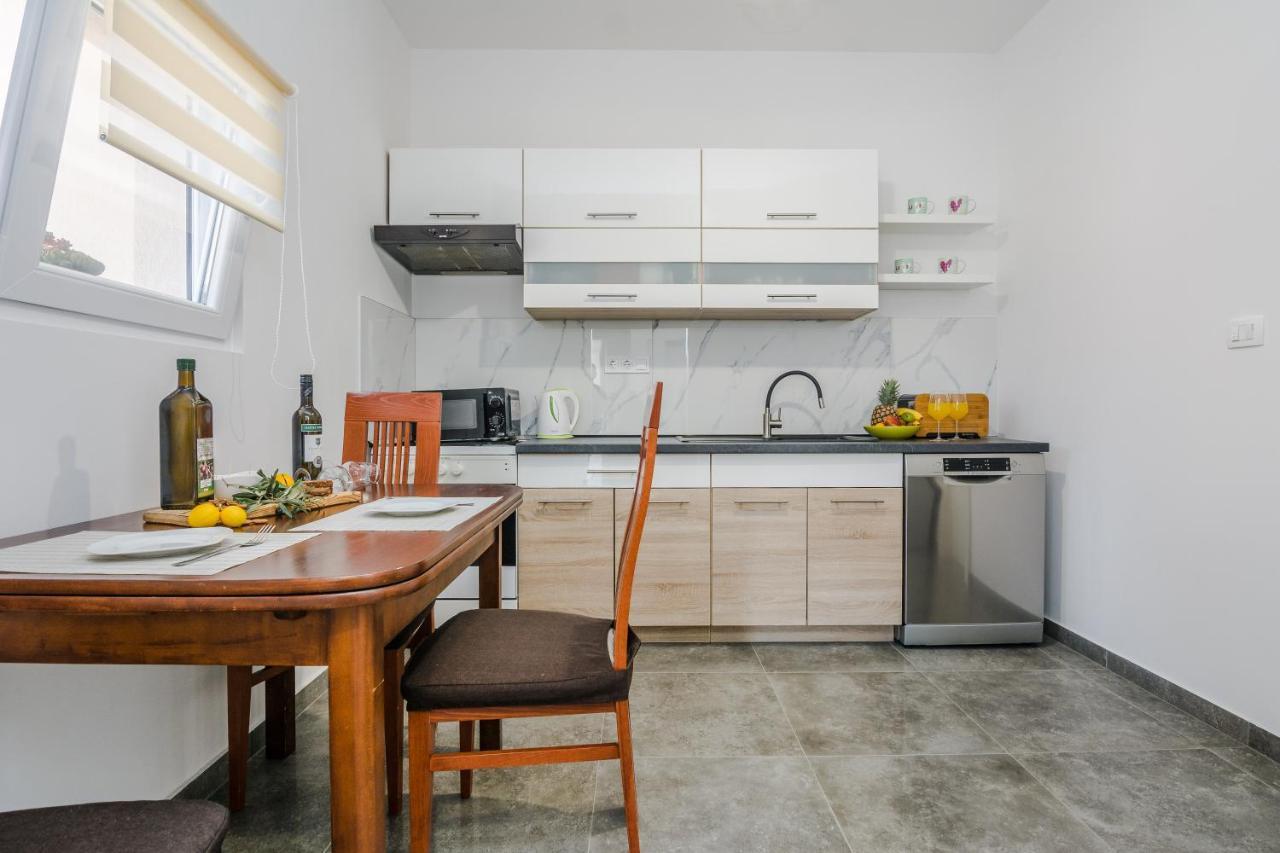 Lovely Apartment M&K In Peaceful Area - Zadar Exteriör bild