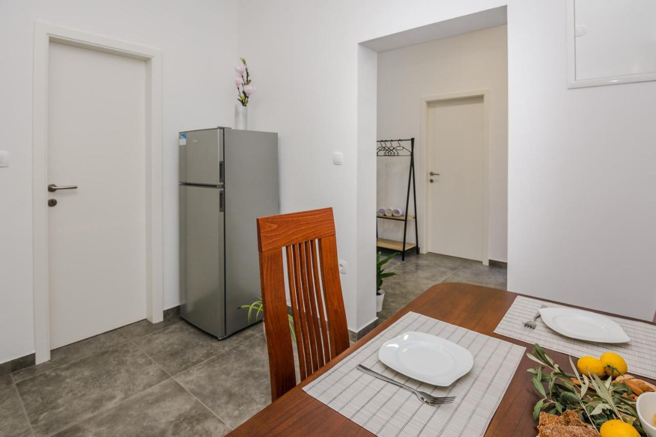 Lovely Apartment M&K In Peaceful Area - Zadar Exteriör bild