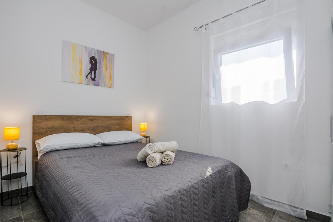 Lovely Apartment M&K In Peaceful Area - Zadar Exteriör bild