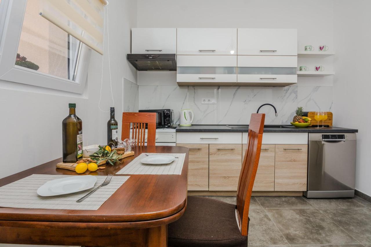 Lovely Apartment M&K In Peaceful Area - Zadar Exteriör bild