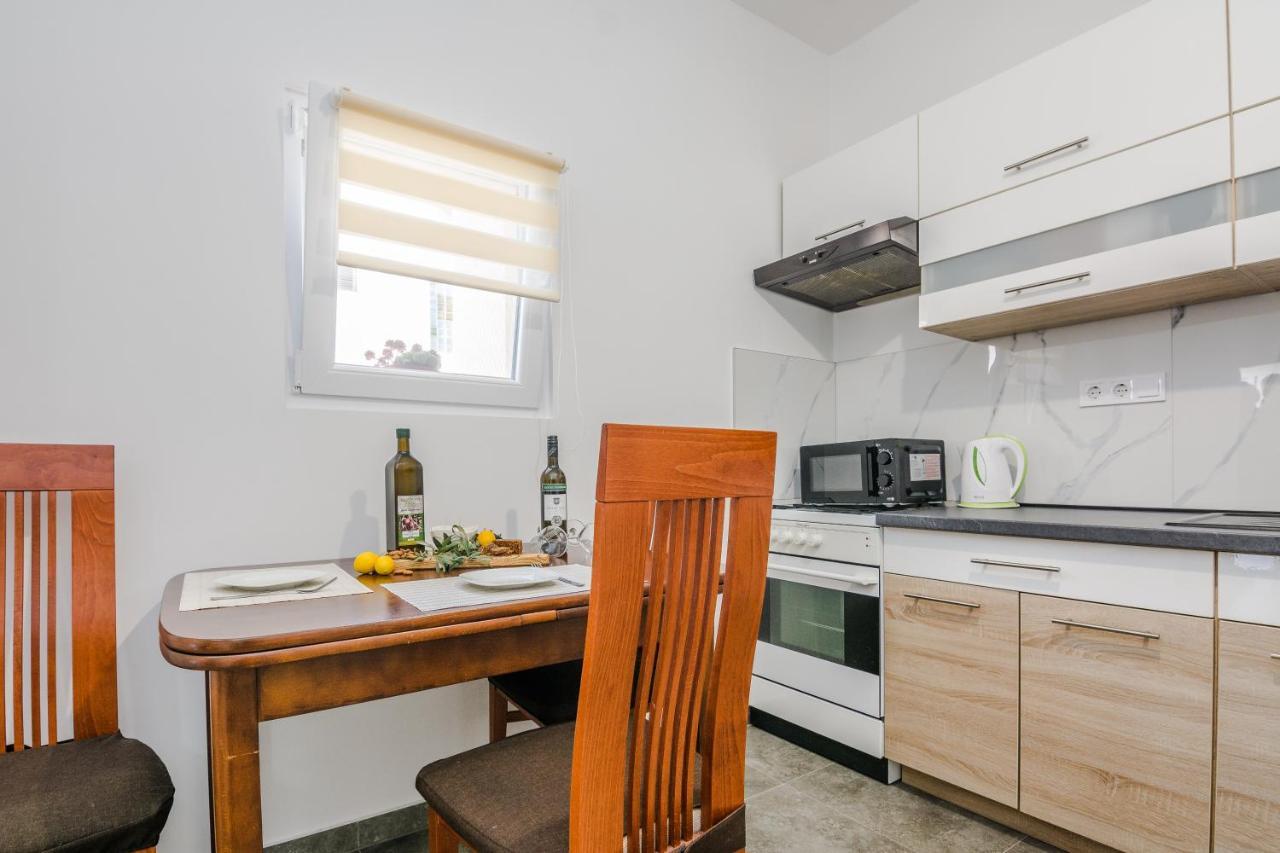 Lovely Apartment M&K In Peaceful Area - Zadar Exteriör bild