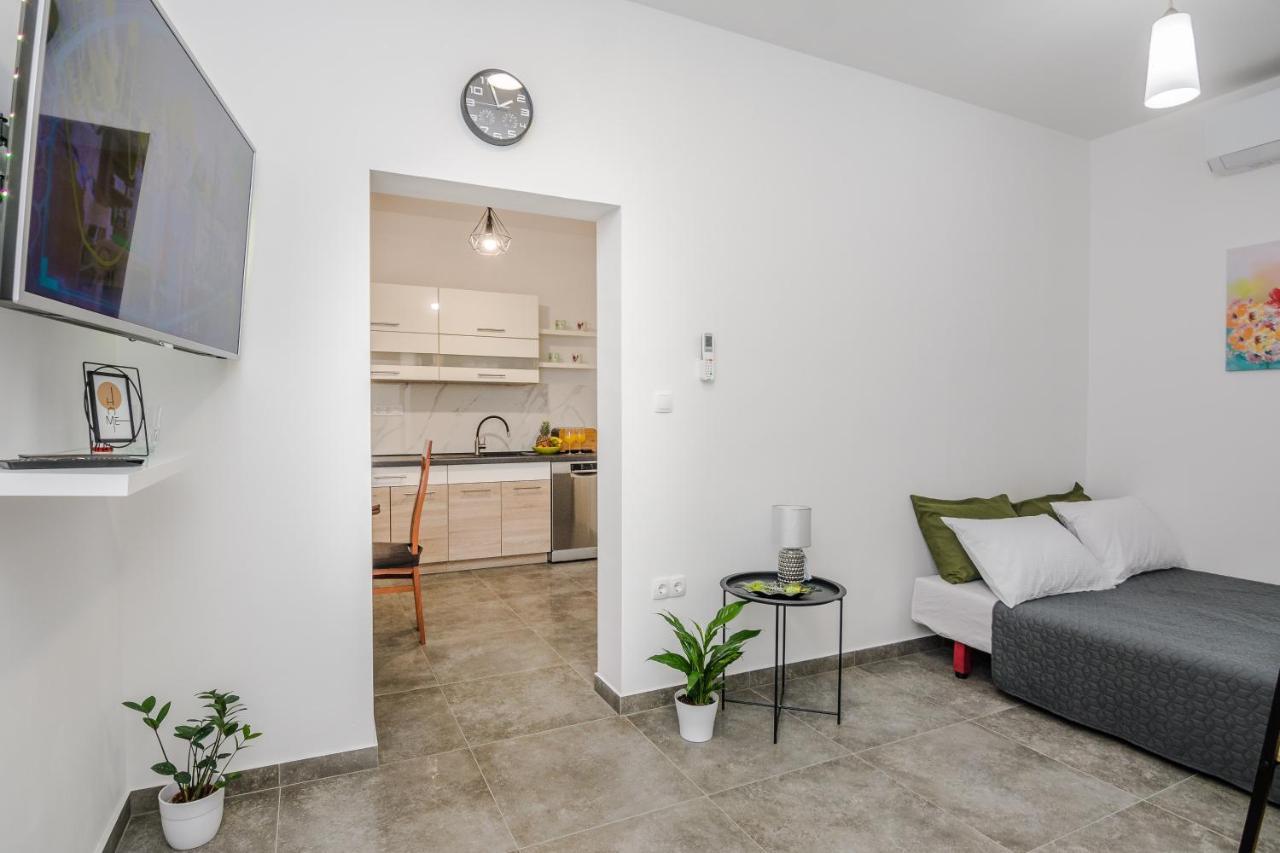 Lovely Apartment M&K In Peaceful Area - Zadar Exteriör bild