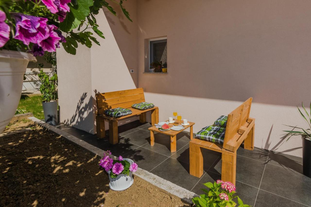Lovely Apartment M&K In Peaceful Area - Zadar Exteriör bild