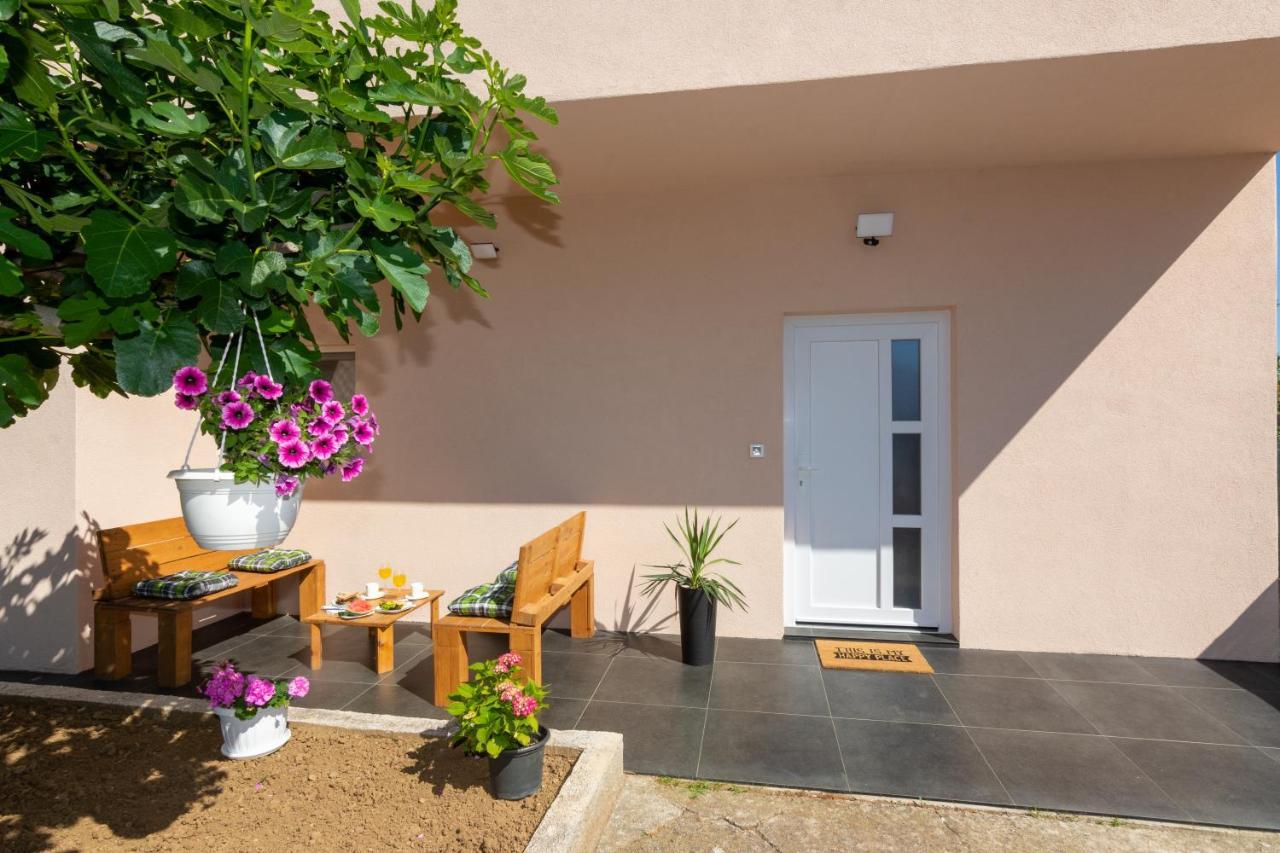 Lovely Apartment M&K In Peaceful Area - Zadar Exteriör bild