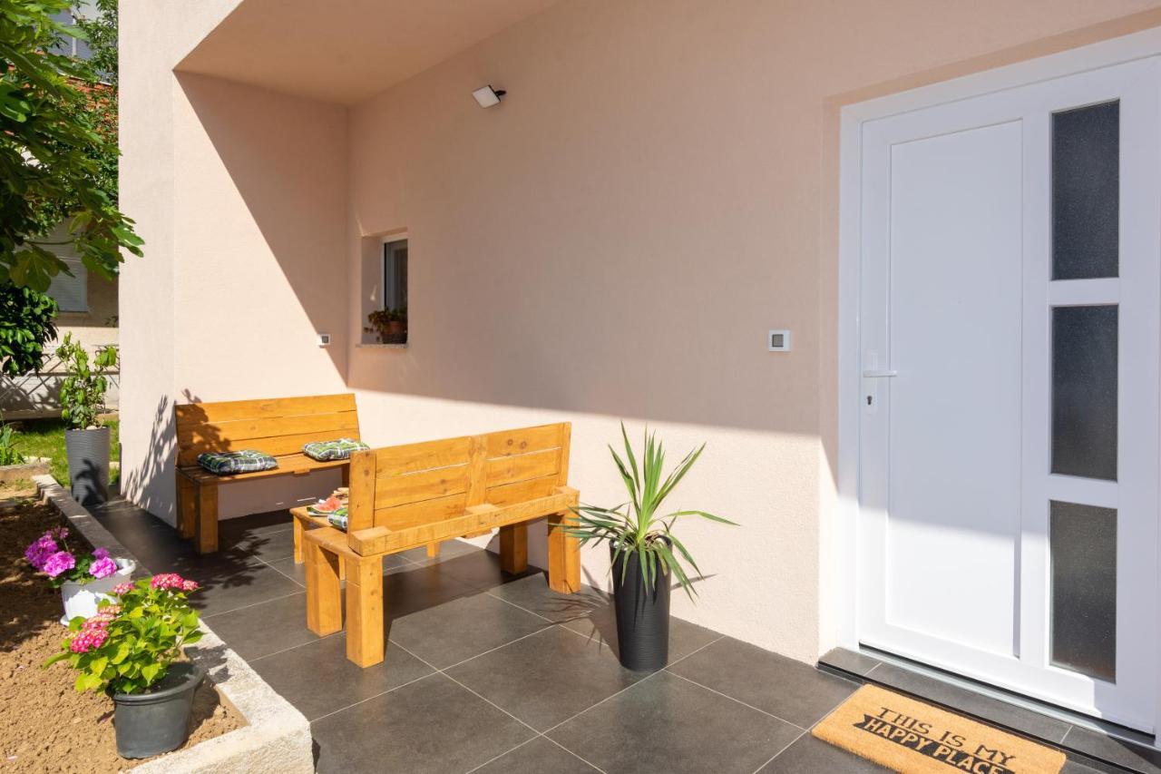 Lovely Apartment M&K In Peaceful Area - Zadar Exteriör bild