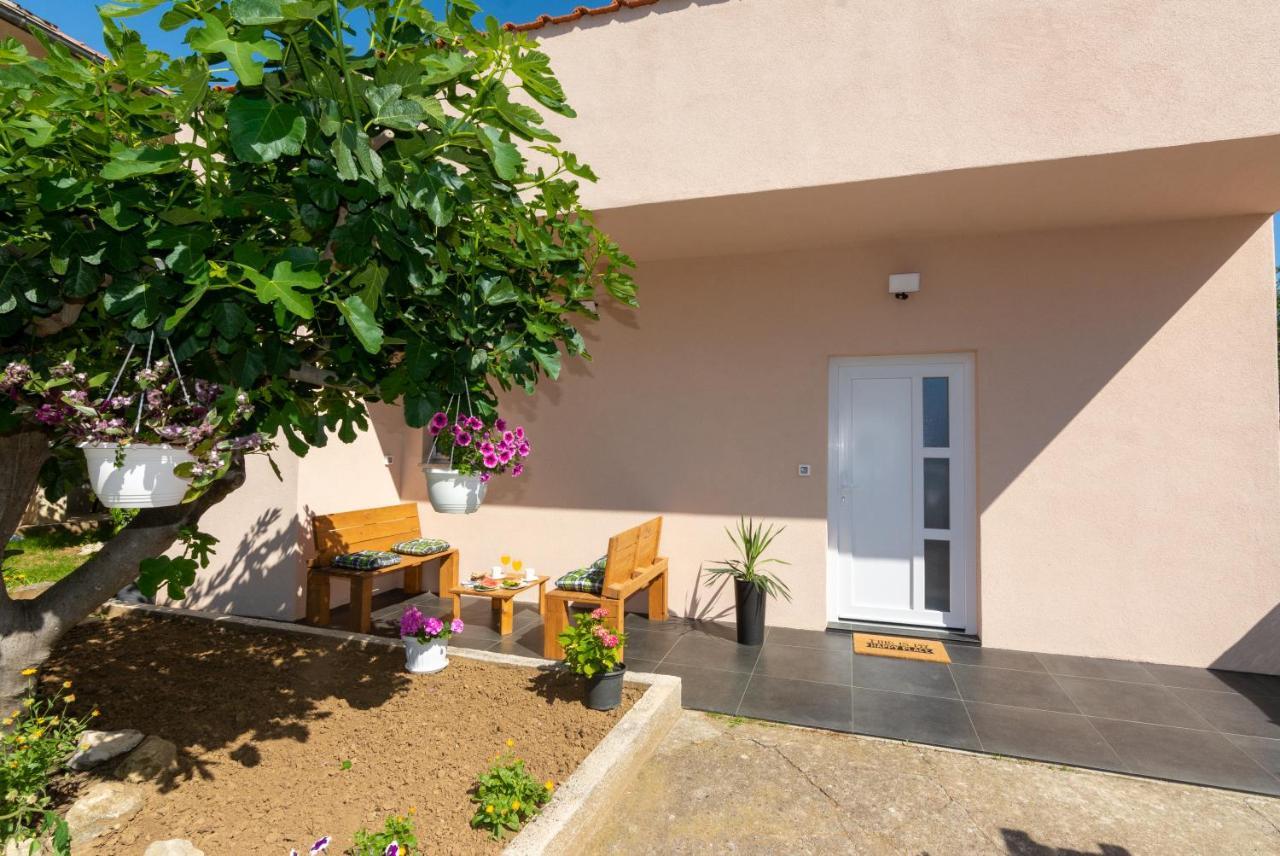Lovely Apartment M&K In Peaceful Area - Zadar Exteriör bild