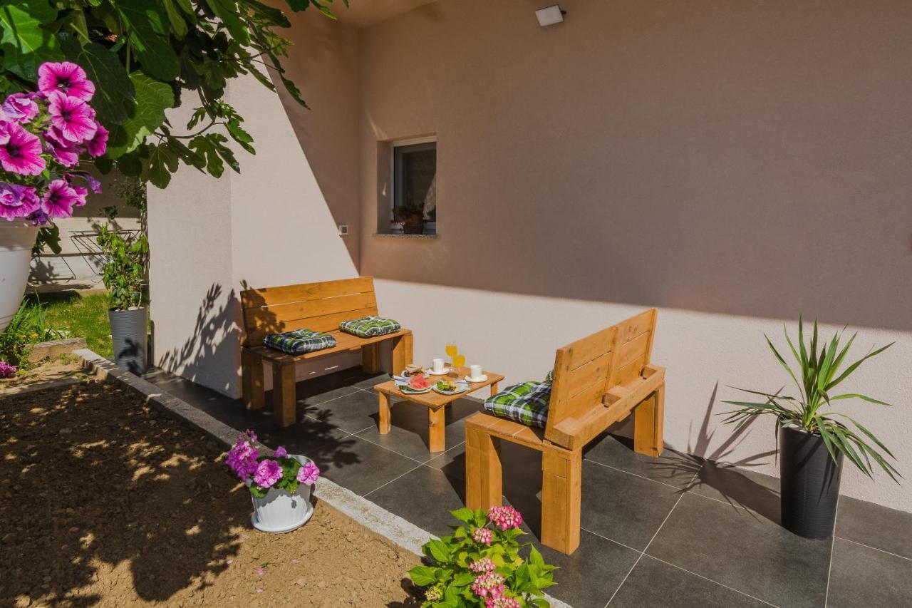 Lovely Apartment M&K In Peaceful Area - Zadar Exteriör bild