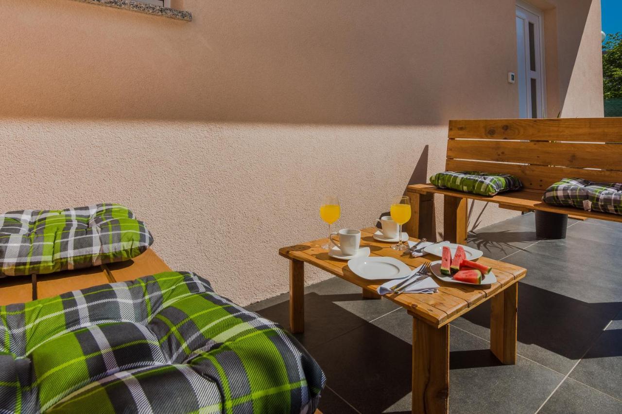 Lovely Apartment M&K In Peaceful Area - Zadar Exteriör bild
