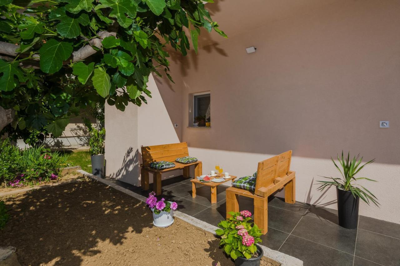 Lovely Apartment M&K In Peaceful Area - Zadar Exteriör bild